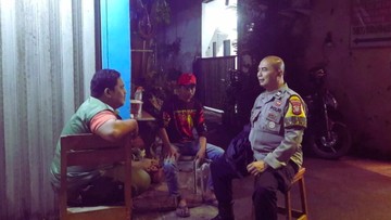 Polres Jaksel Dampingi Warga Ronda Malam Perkuat Keamanan Lingkungan