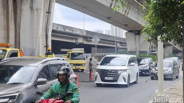 Warga Harap Dishub-Satpol PP Tertibkan Lalin dan Pak Ogah di Tol Rawa Buaya