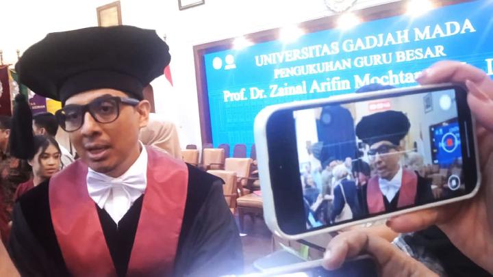 Pengukuhan Guru Besar, Zainal Arifin Singgung Demokratisasi