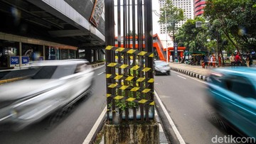 Harapan Warga di Tengah Pembongkaran Tiang Monorel Jakarta