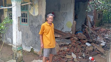 Nestapa Warga Pandeglang Sepekan Kebanjiran, Rumah Ambruk-Konsumsi Air Hujan