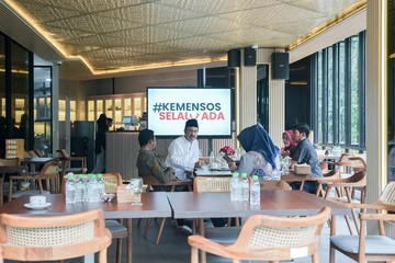 Kemensos Salurkan Santunan Duka & Bantuan Alat Salat Korban Banjir di Aceh