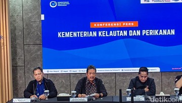 Menteri KKP Serahkan Pencarian Korban Pesawat ATR 42-500 Jatuh ke Basarnas-KNKT
