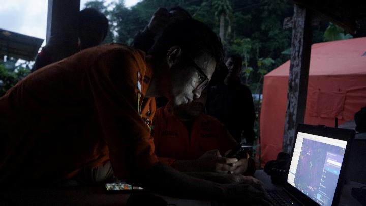 dugaan-puing-pesawat-atr-ditemukan-di-gunung-bulusaraung