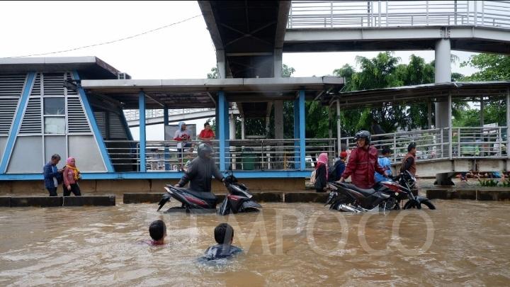 Daftar Rute Transjakarta yang Dialihkan Imbas Banjir Jakarta