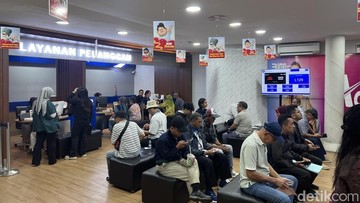 Perjalanan KA Batal Akibat Banjir, Penumpang Carter Mobil Tegal-Jakarta