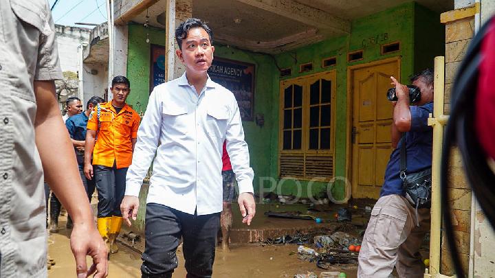 Gibran Tinjau Pengungsian Warga Terdampak Banjir Bekasi