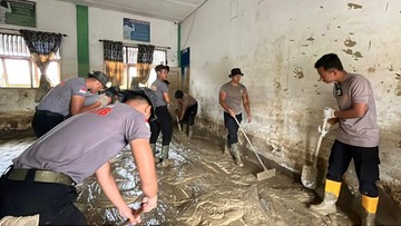 Satbrimob Polda Banten Bersihkan Sekolah dan Salurkan Al-Qur'an di Aceh