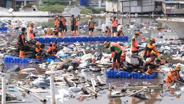 Desakan Sanksi ke Pembuang Seratusan Ton Sampah di Muara Baru Jakut