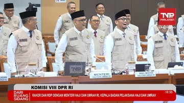 rapat-di-dpr,-menhaj-kenalkan-seragam-baru-petugas-haji-2026