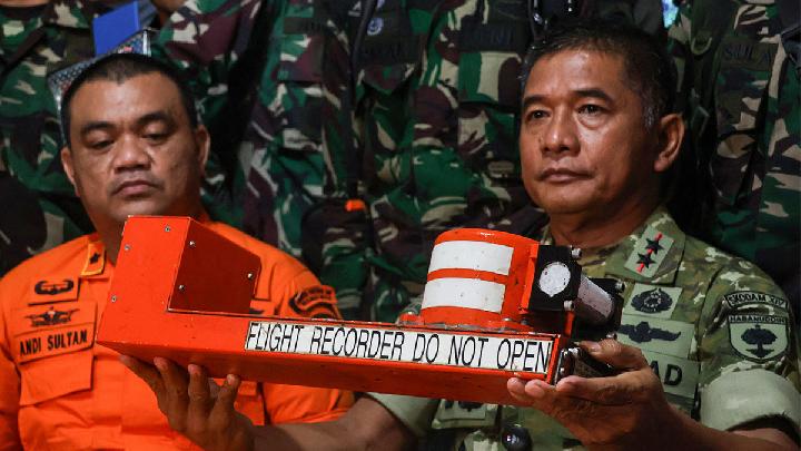 Black Box Pesawat ATR Ditemukan, Diserahkan ke KNKT