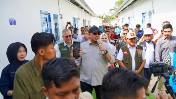 Komisi VI DPR RI Tinjau Pembangunan Huntara di Batang Anai, Progres 90%