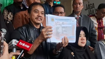 3 Tersangka Kasus Tuduhan Ijazah Palsu Diperiksa, Roy Suryo Ikut Hadir