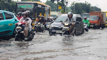 Banjir Melanda Jakarta, Hujan Tak Juga Mereda