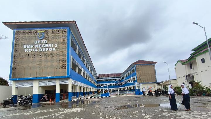 Siswa SMPN 3 Depok Bawa Meja dari Rumah, Ini Penjelasannya