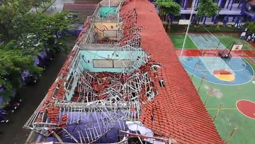 Atap SMAN 2 Gunungputri Bogor Ambruk Imbas Hujan Deras
