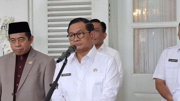 Pramono Minta Dishub Gandeng KKP Atur Lalu Lintas Kapal di Muara Angke