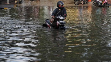 Banjir Rendam 18 RT di Jakarta, Ketinggian Air Capai 150 Cm