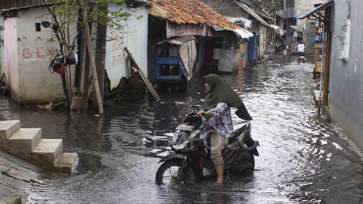 Banjir Genangi 18 RT di Jakarta, Ketinggian Capai 1,5 Meter