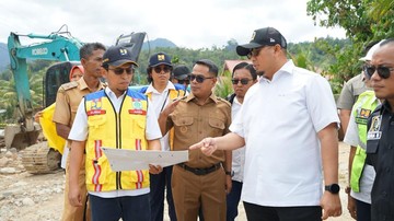 Andre Rosiade Cek Pembangunan Jembatan Limau Gadang, Pastikan Rampung Agustus
