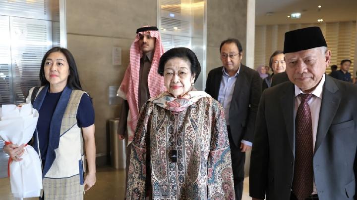 Terima Gelar Doktor Kehormatan di Arab Saudi, Kedatangan Megawati Disambut Dubes RI