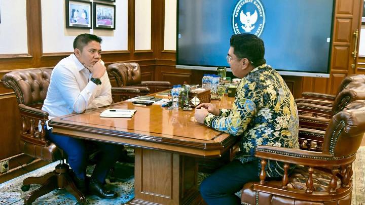 Rektor UI dan Undip Menemui Seskab Teddy di Jakarta