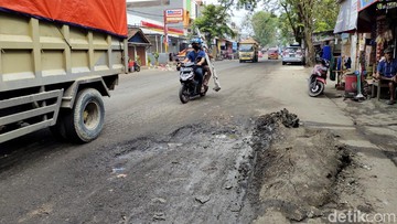 Pemprov Sebut Ada 200 Km Jalan Rusak Berat di Lebak Banten