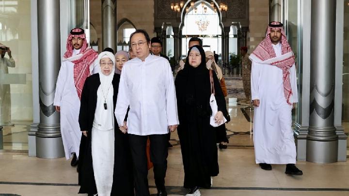 Megawati Umrah Didampingi Anak, Panjatkan Doa untuk Indonesia