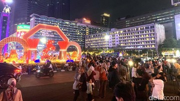 Antusiasme Warga Kunjungi Festival Imlek di Bundaran HI: Banyak Spot Foto