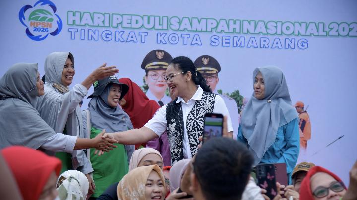 pemkot-semarang-dan-warga-kolaborasi-bersihkan-sungai-jaten