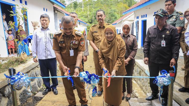 Gubernur Jateng Serahkan 36 Rumah untuk Korban Tanah Bergerak di Banjarnegara