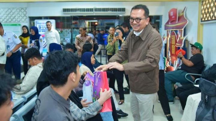 dpr-dorong-pemerintah-berikan-diskon-tiket-pesawat-sebesar-20-persen-untuk-mudik-2026