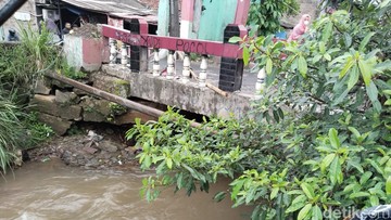 Fondasi Jembatan di Depok Rusak, Warga Harap Segera Diperbaiki