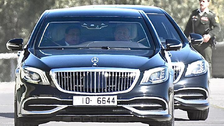 Momen Raja Yordania Sopiri Prabowo dengan Mercedes-Maybach