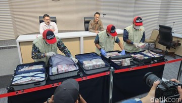 Penampakan Duit Rp 5 M dalam 5 Koper yang Disita KPK dari Safe House Ciputat