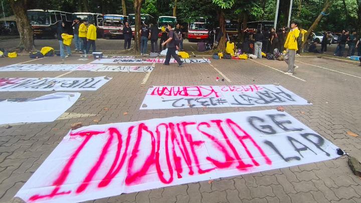 BEM UI Bawa 5 Tuntutan Saat Aksi di Mabes Polri