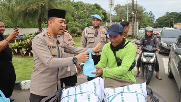 Ramadan Berkah, Polres Tangerang Kota Berbagi di Jalan-Buka Bareng Ojol