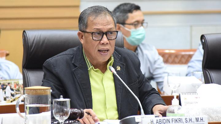 konflik-timur-tengah-memanas,-dpr-minta-pemerintah-lindungi-keselamatan-58-ribu-jemaah-umrah