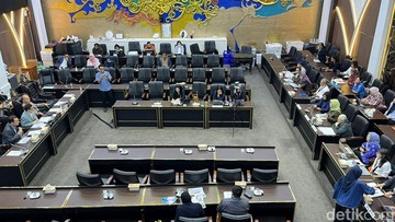 Di DPR, PRT Curhat Tak Boleh Duduk di Sofa Saat Antar Anak Majikan