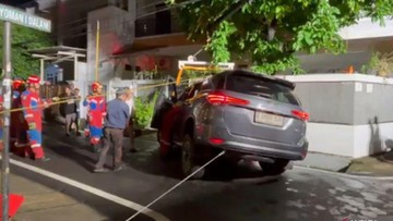 Anak Pak Eben Belajar Nyetir Malam-malam Malah Nyungsep ke Saluran Air