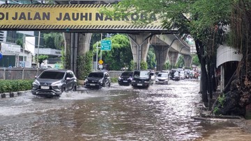 Banjir di Mampang Jaksel, Lalu Lintas Tersendat