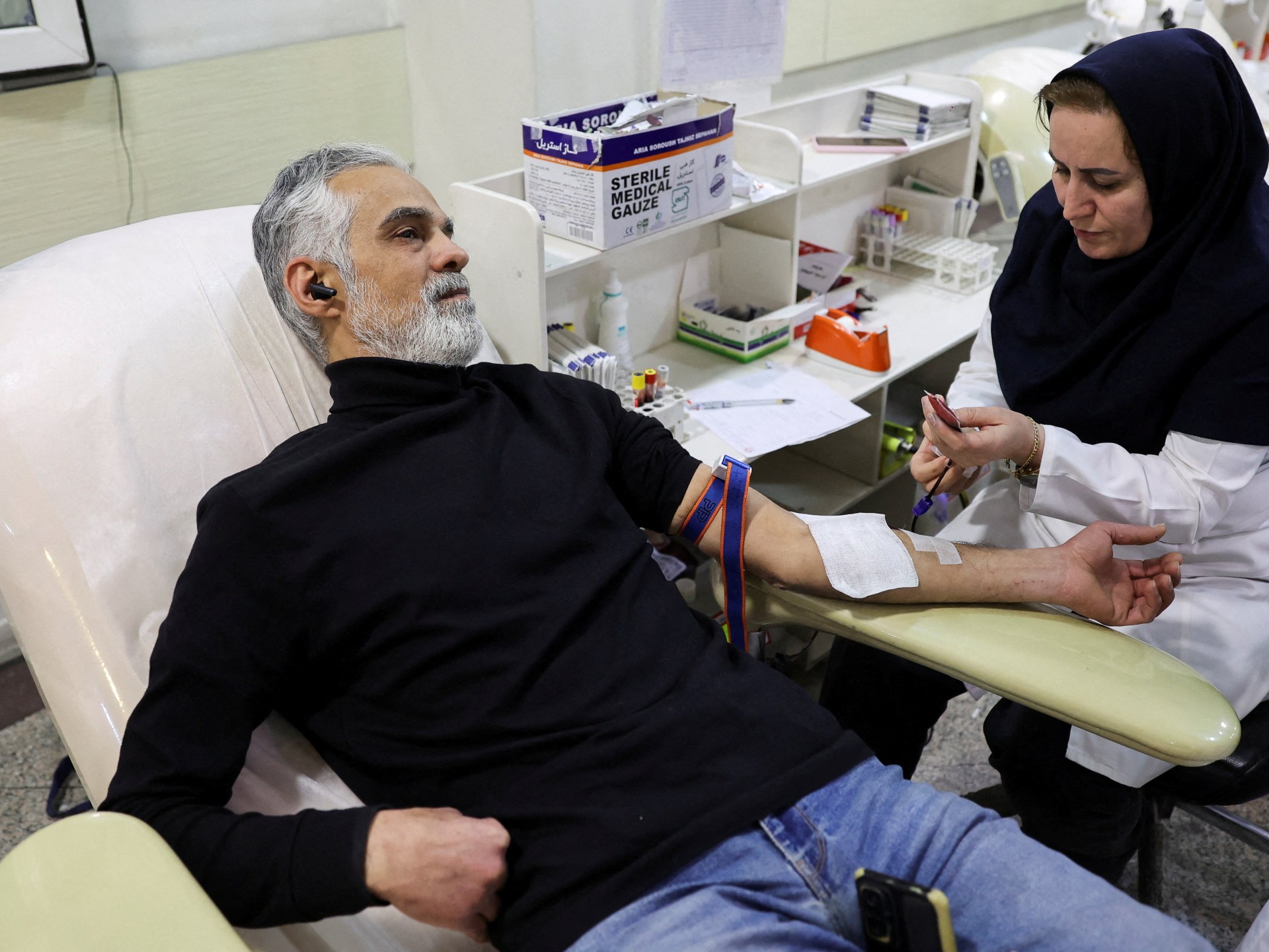 tehran-residents-donate-blood-amid-ongoing-us-israel-attacks-on-iran
