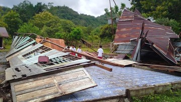 Diterjang Angin, Gedung SD Ra'ong di Manggarai Barat Ambruk
