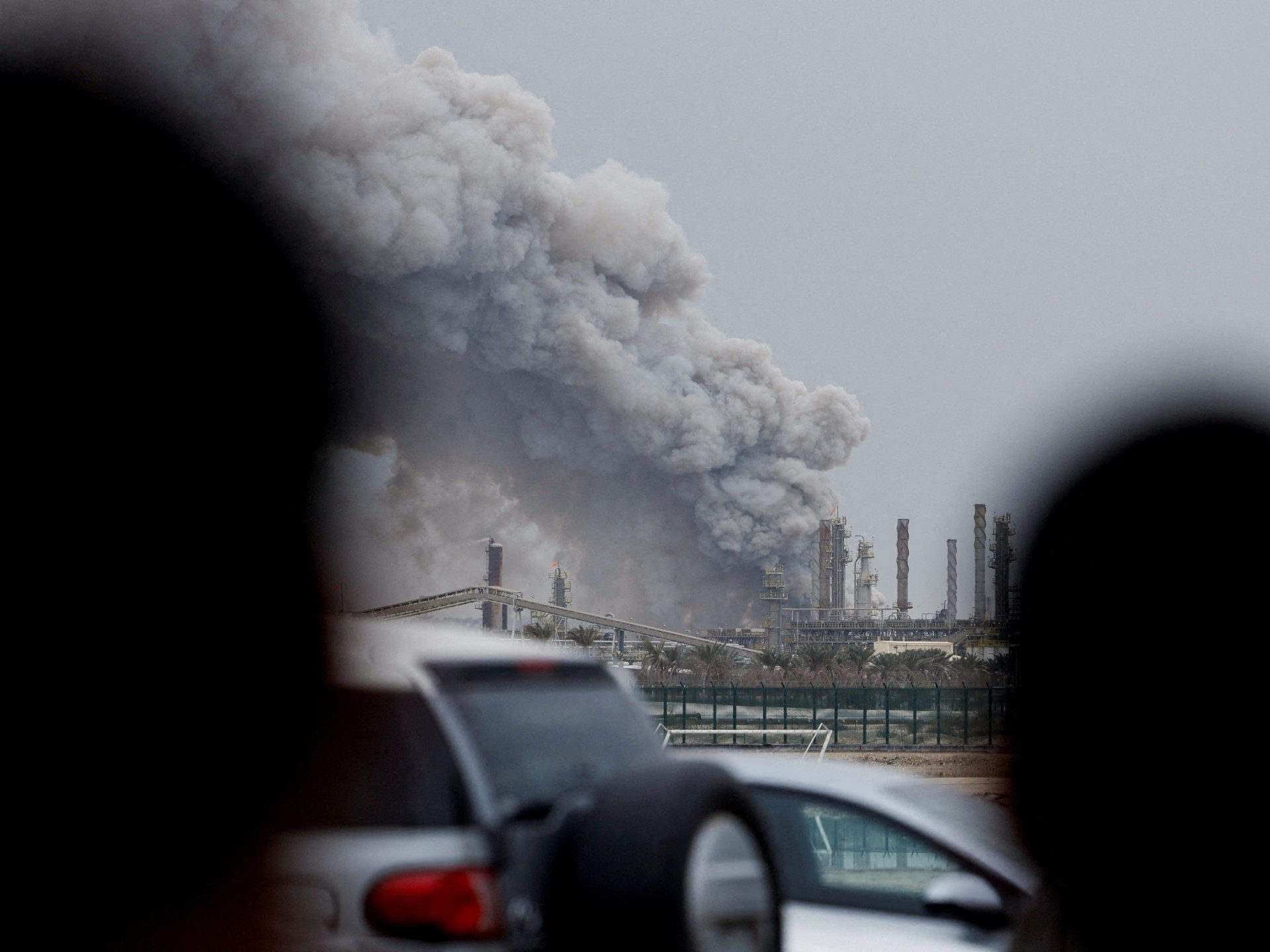 Wanita dibunuh di Bahrain ketika negara-negara Teluk mencegat lebih banyak rudal Iran