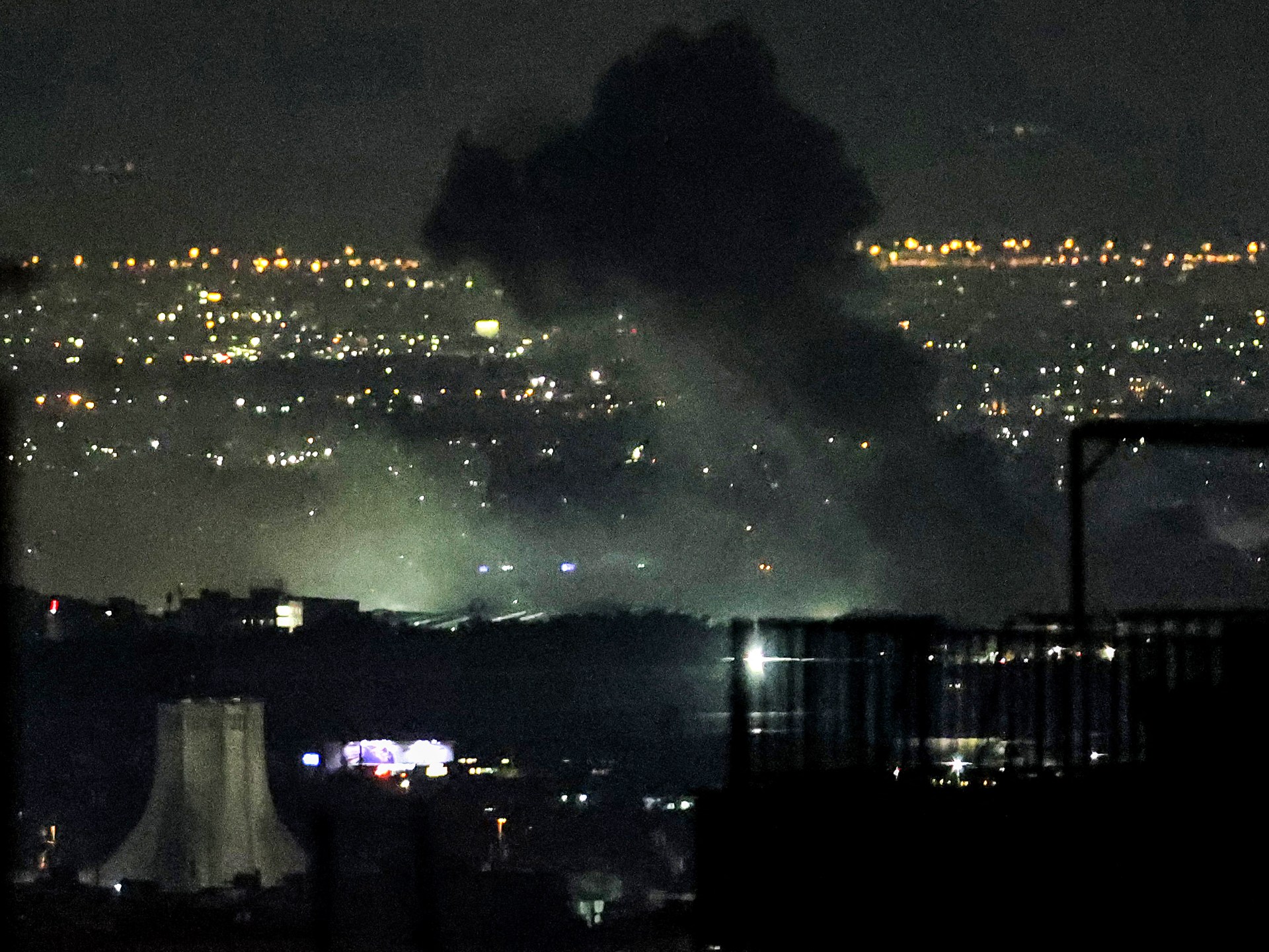 Bisakah Trump 'mengambil alih' Selat Hormuz ketika harga minyak naik?