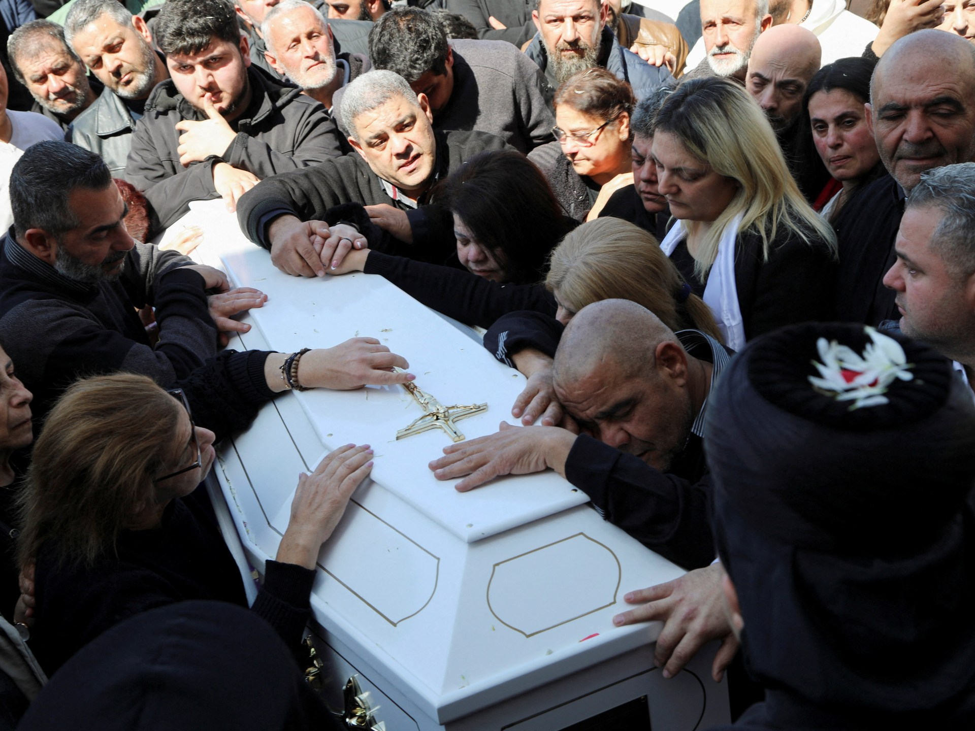 Iran menetapkan tiga syarat untuk perdamaian; kapal tanker minyak di pelabuhan Irak diserang