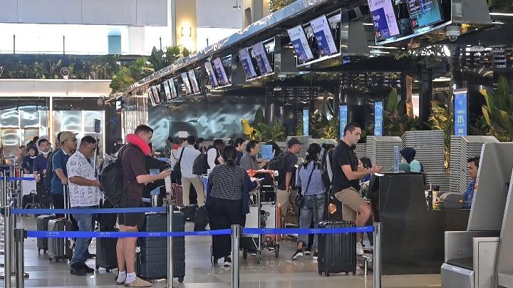 DPR Keluhkan Mahalnya Tiket Pesawat Domestik di Momen Mudik