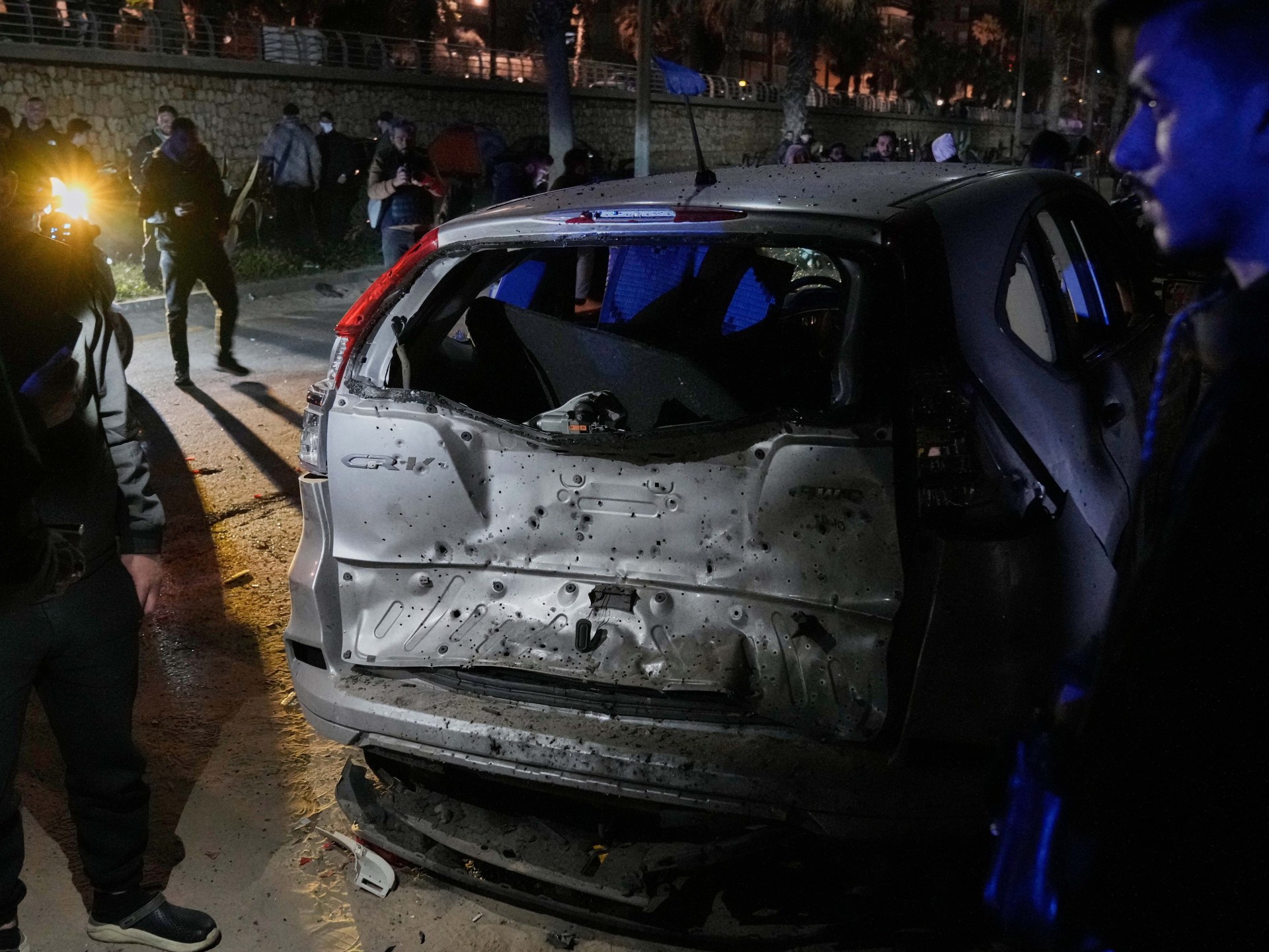 Serangan Israel menghantam tepi laut Beirut dekat tenda pengungsi