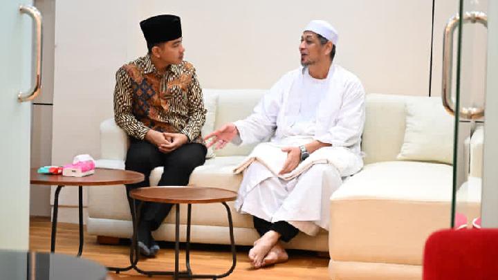 Gibran Kunjungi Habib Ali Alhabsyi di Kwitang