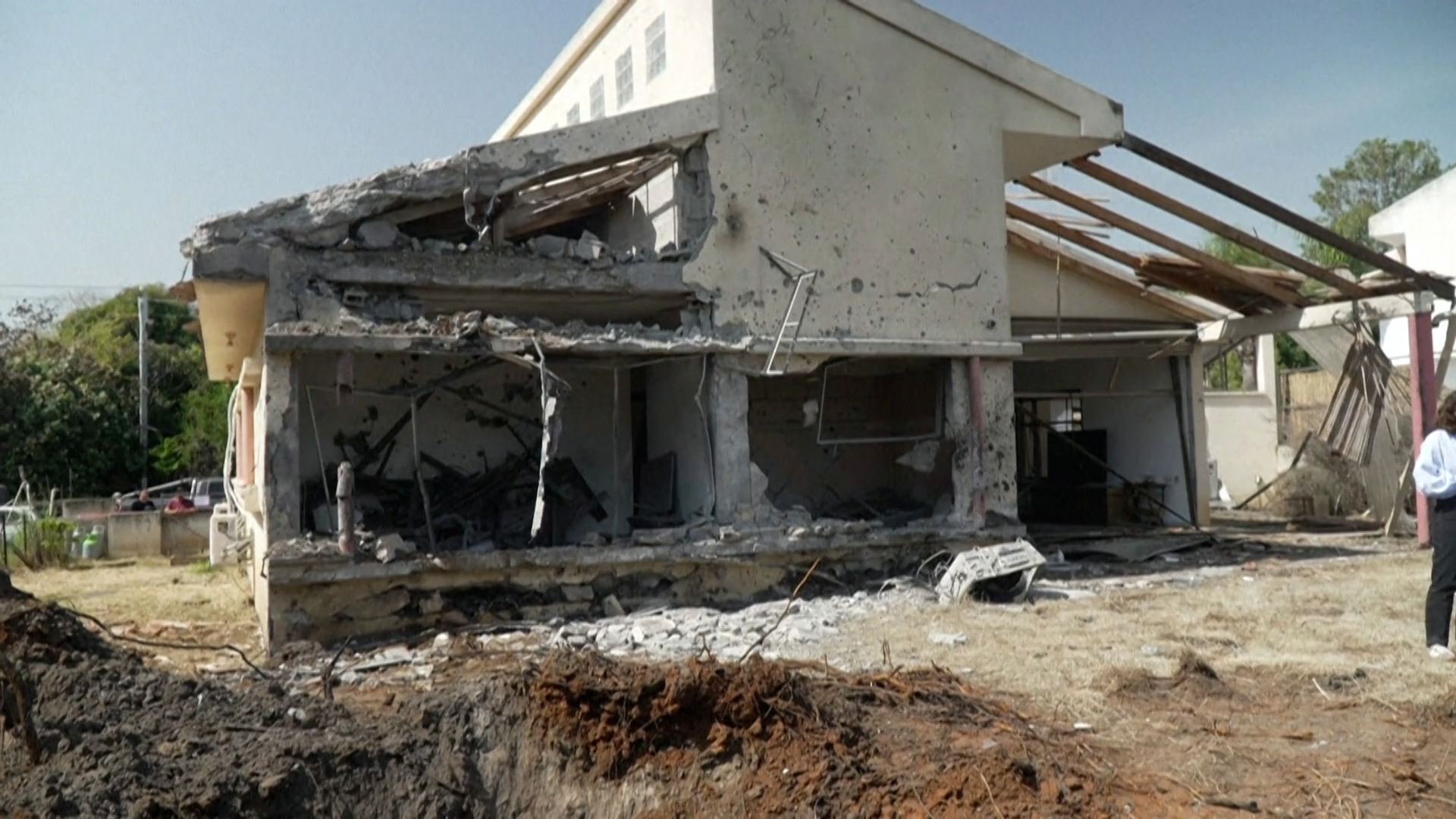 serangan-udara-menghantam-rumah-di-pinggiran-kota-tel-aviv